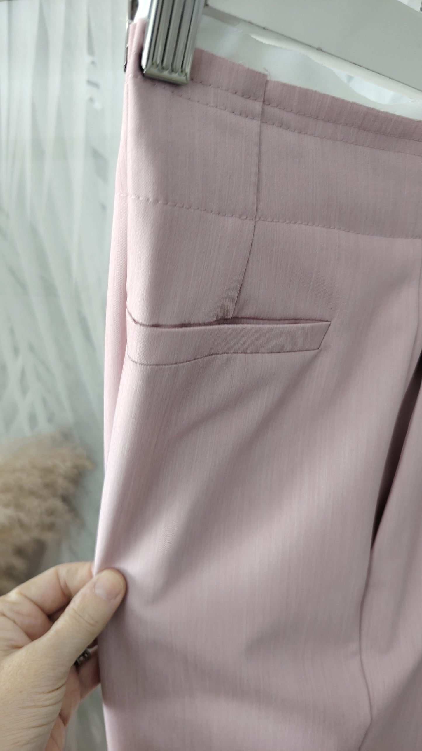 Pantaloni vita alta pences e risvolto