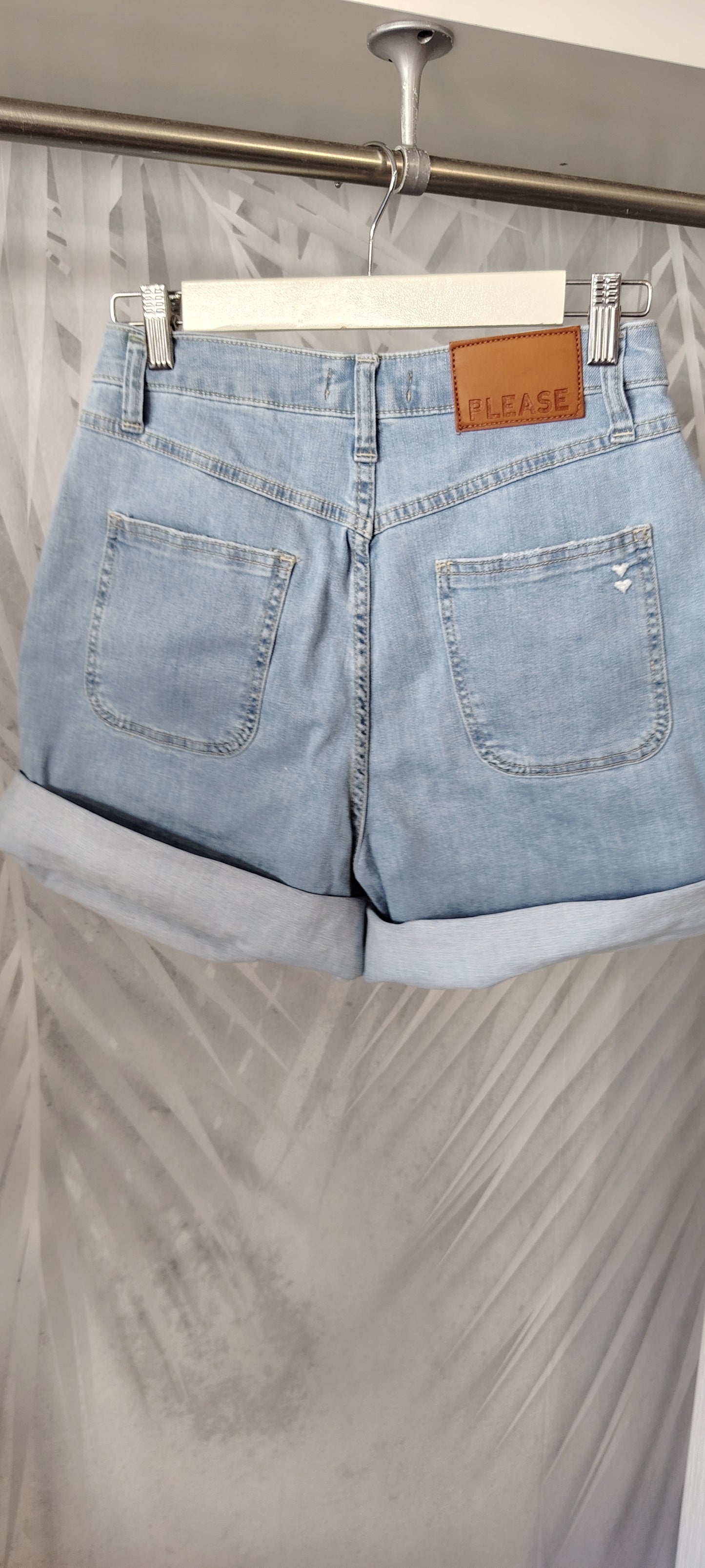 Shorts svasati in denim chiaro