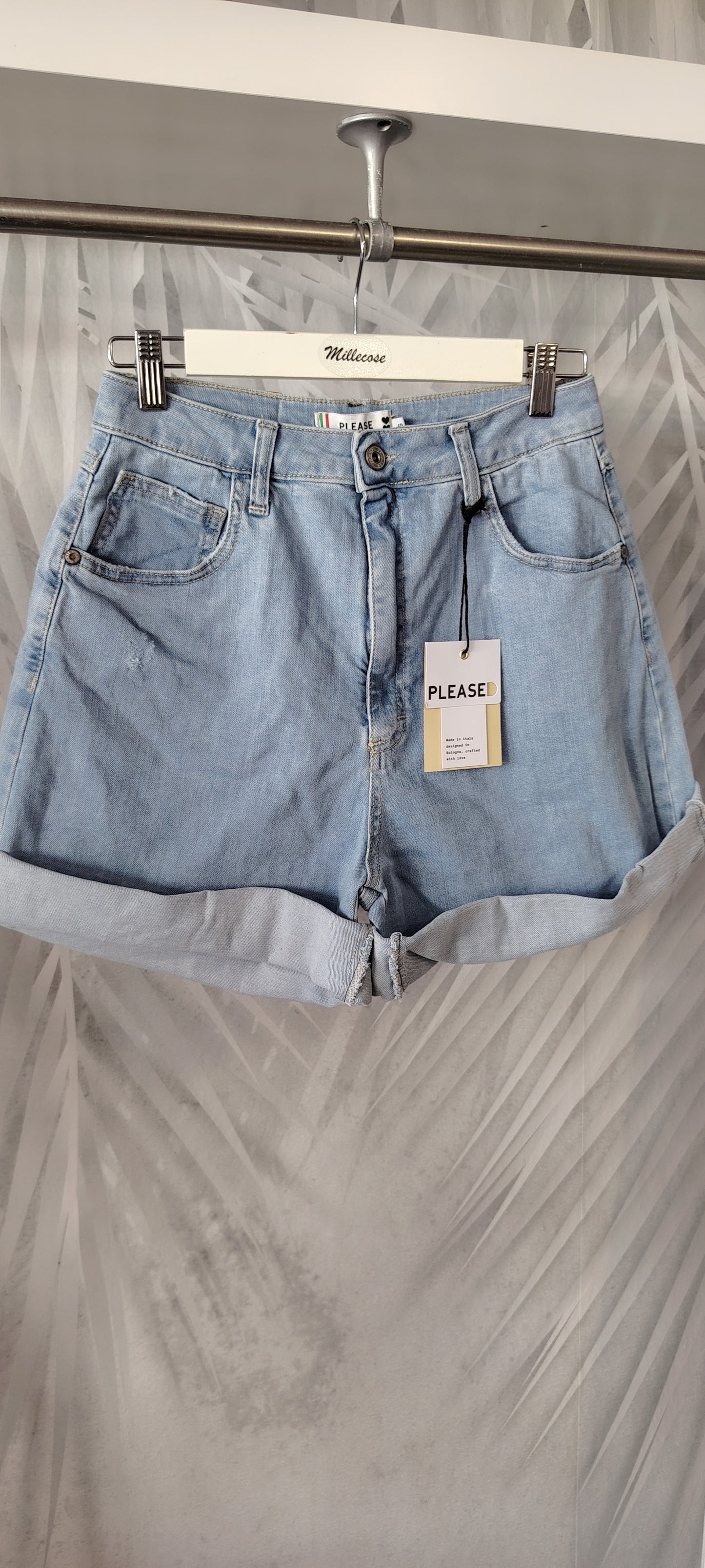 Shorts svasati in denim chiaro
