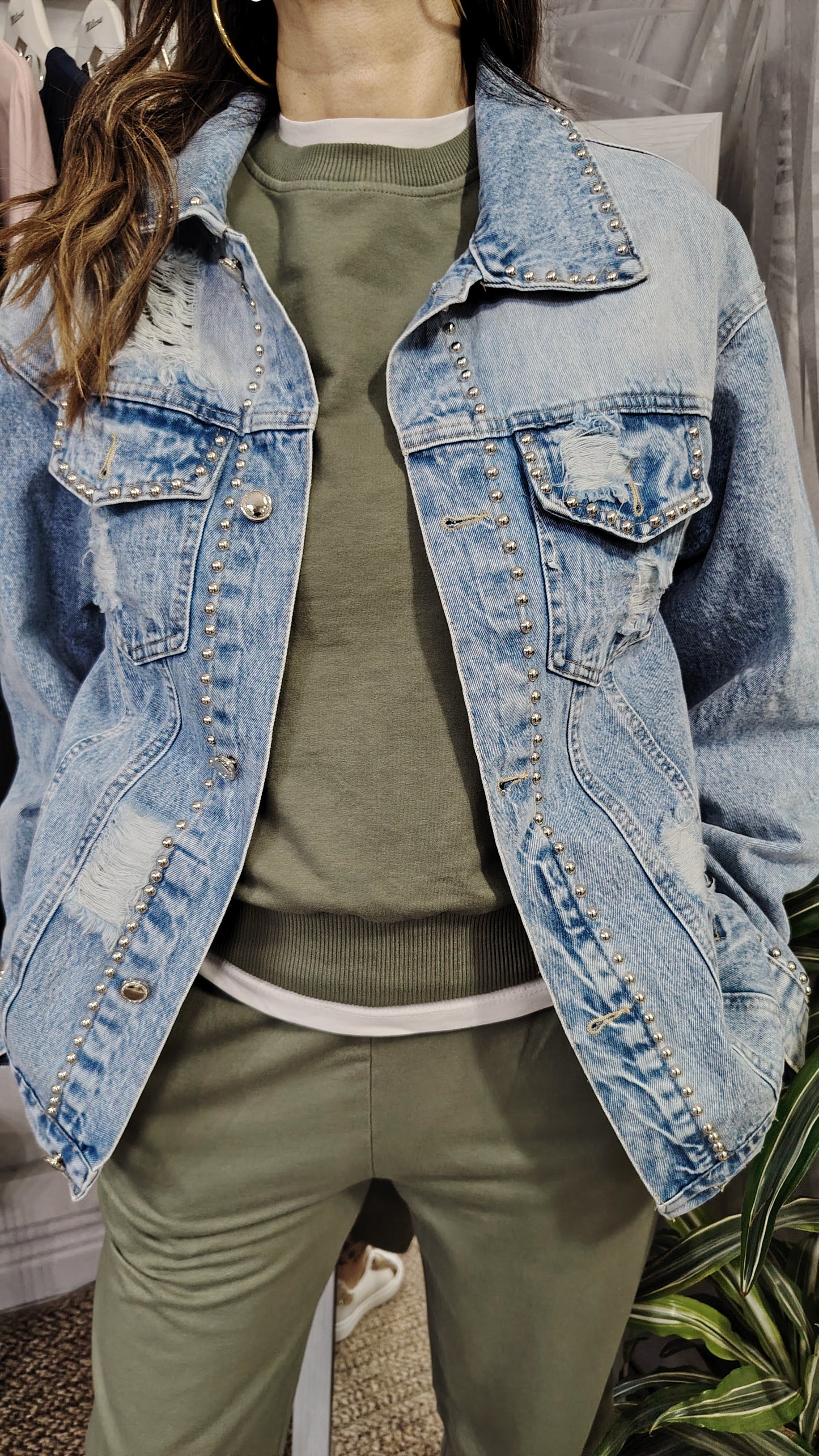 Giubbotto denim con borchie