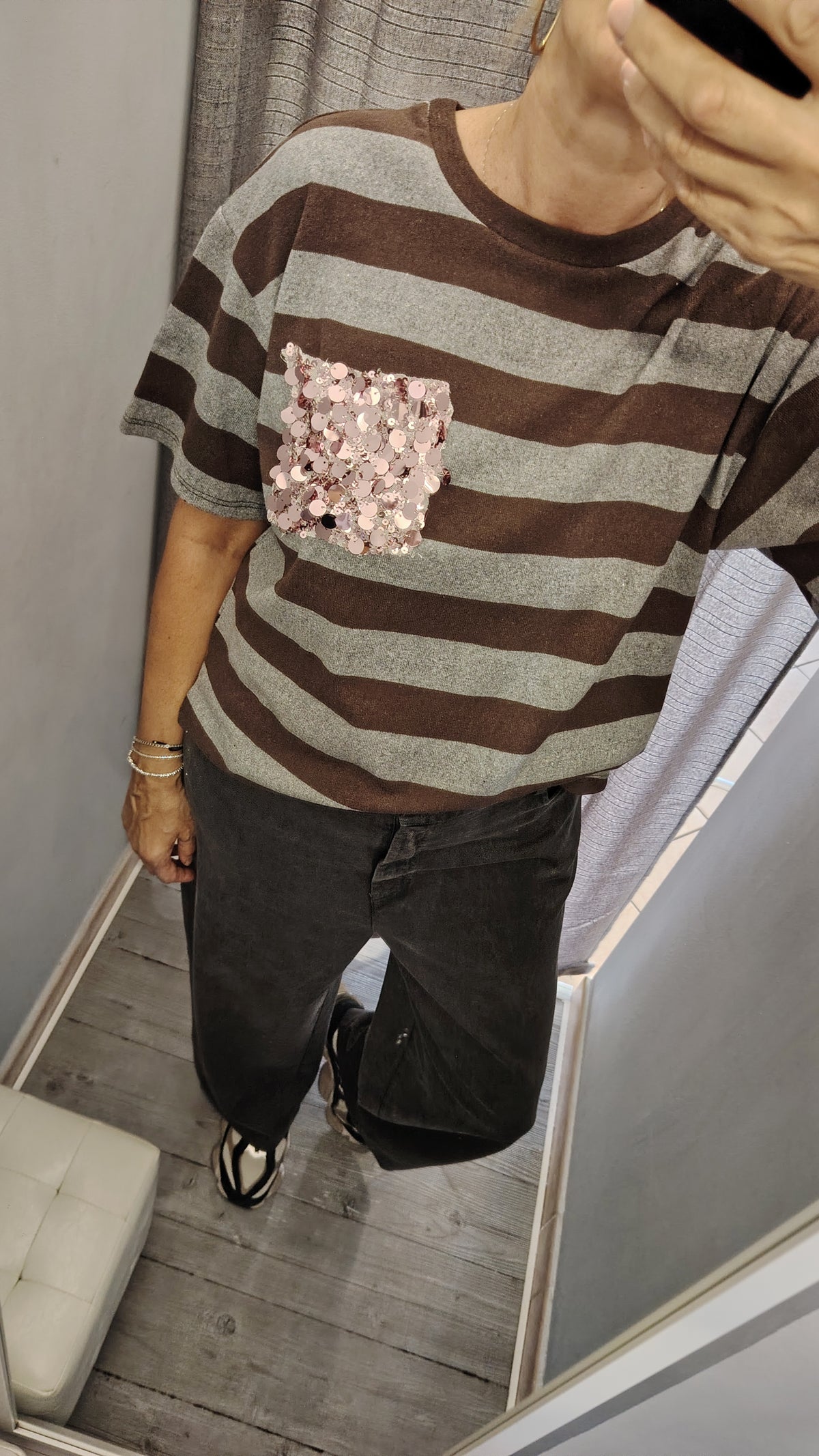 T-shirt righe con tasca paiettes