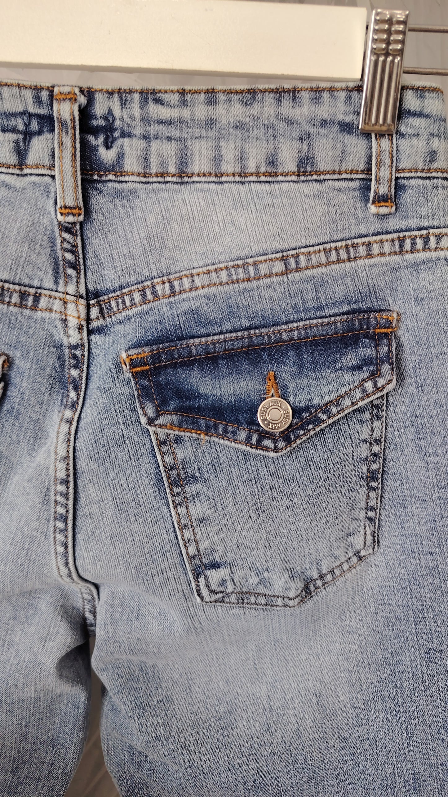 Jeans con bottoni tasche Emily