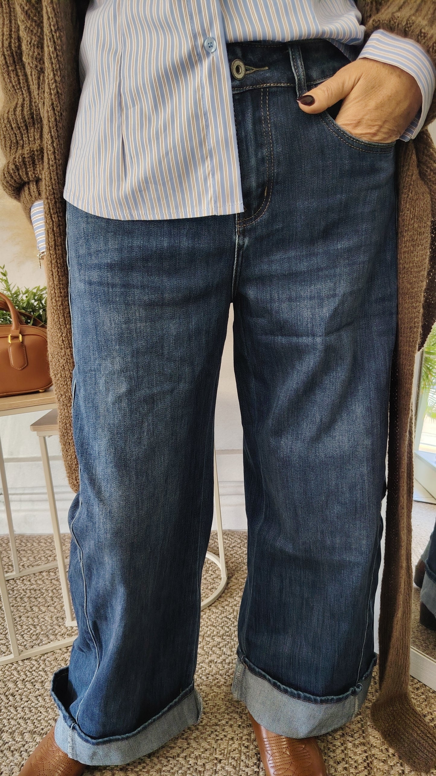 Jeans gamba larga con risvolto alto