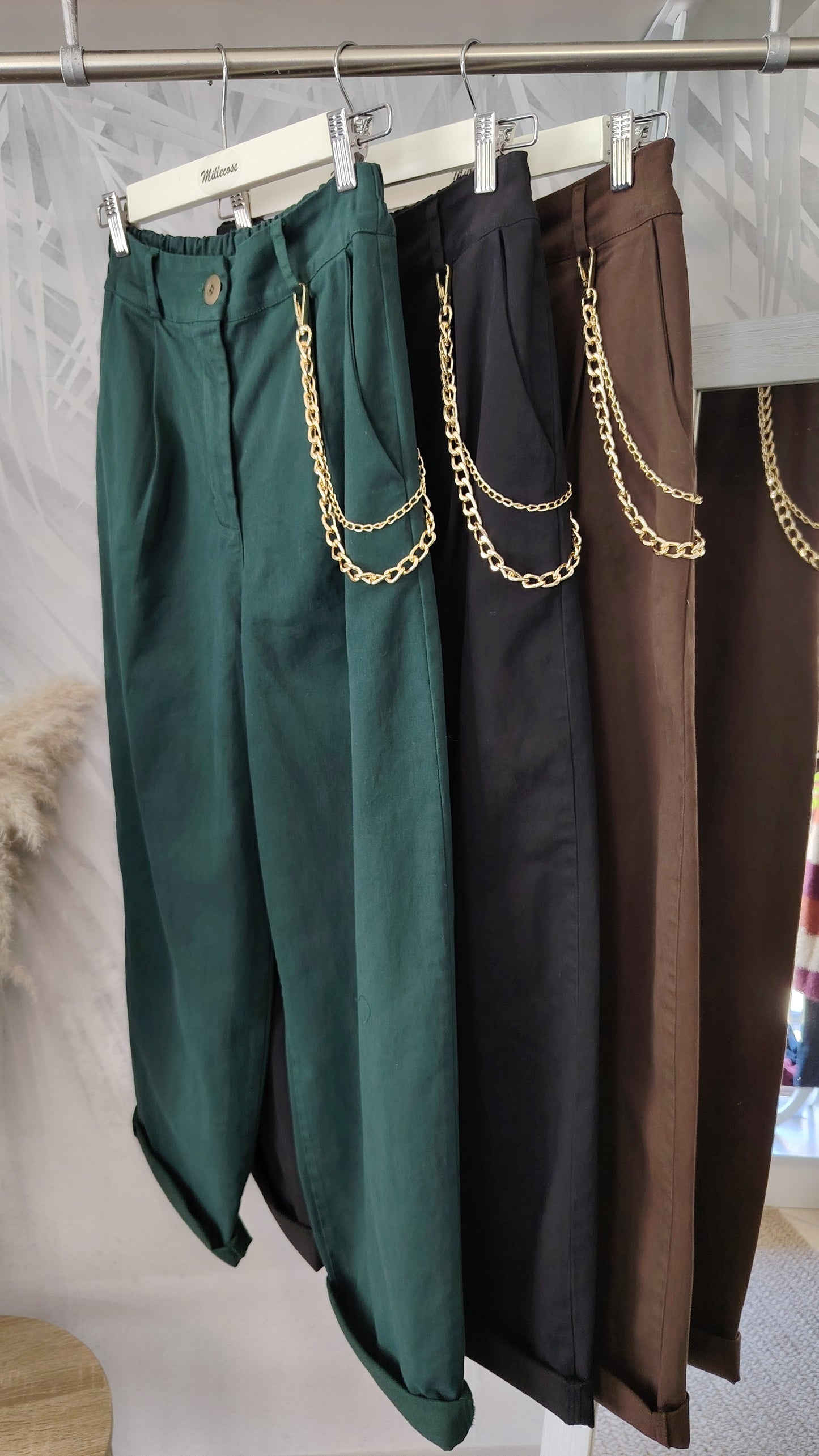 Pantalone ovetto con  catena