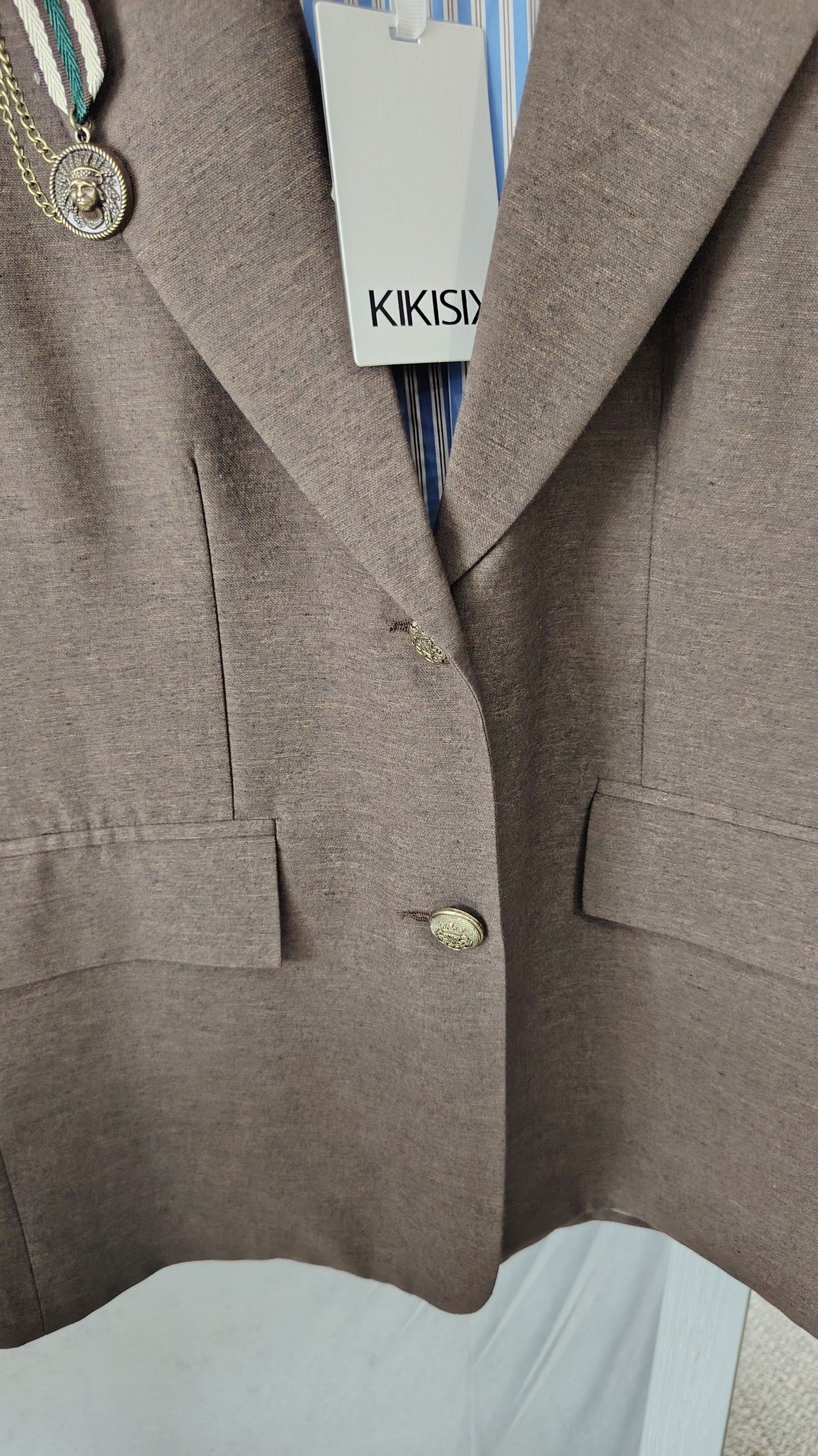 Blazer oversize con spille