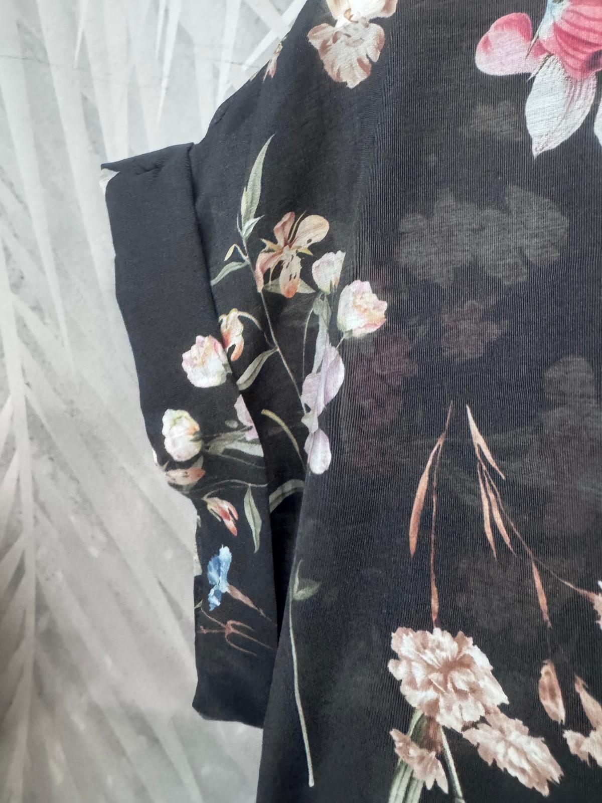 Camicia fiori base nera