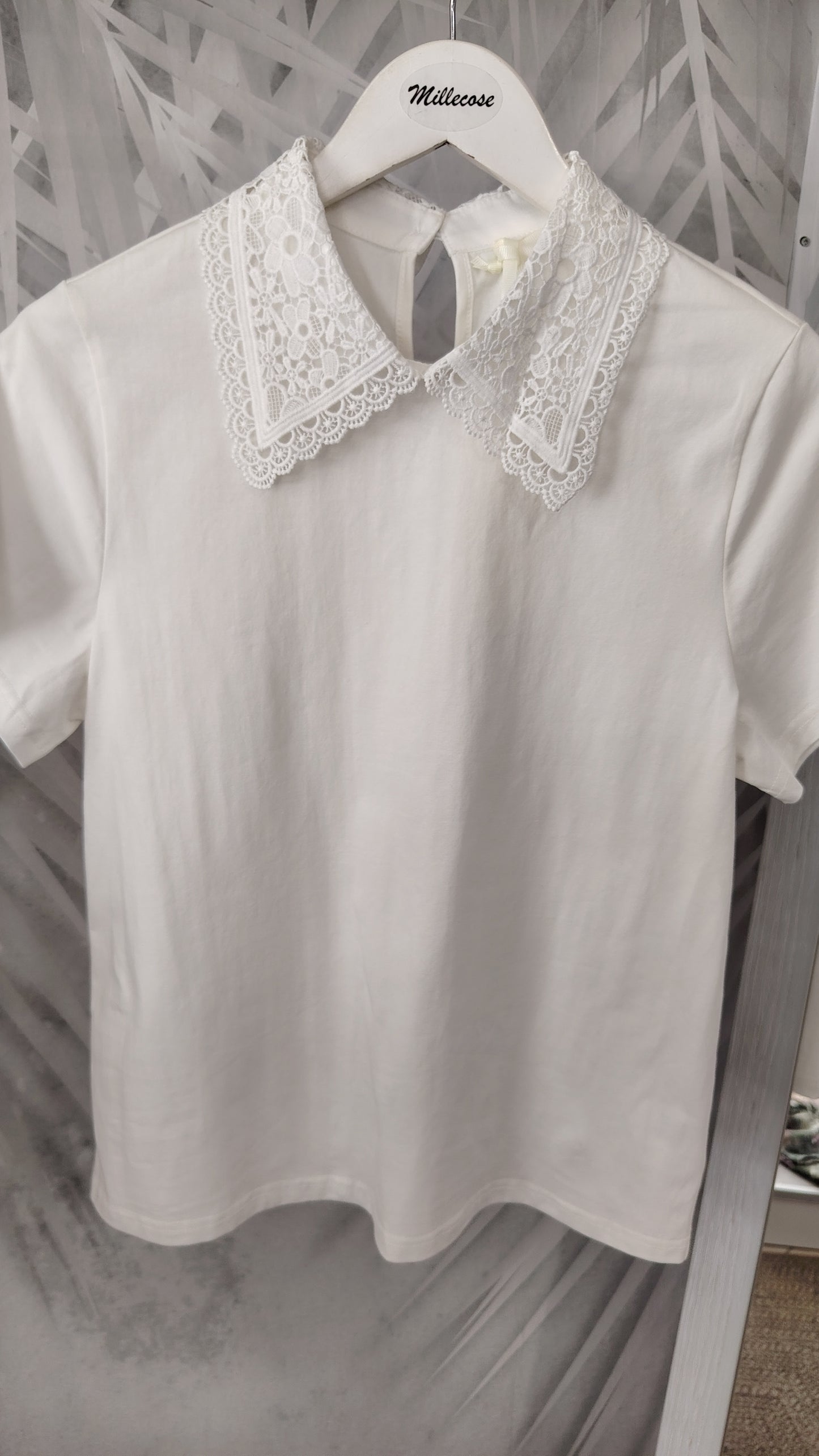 T-shirt colletto crochet