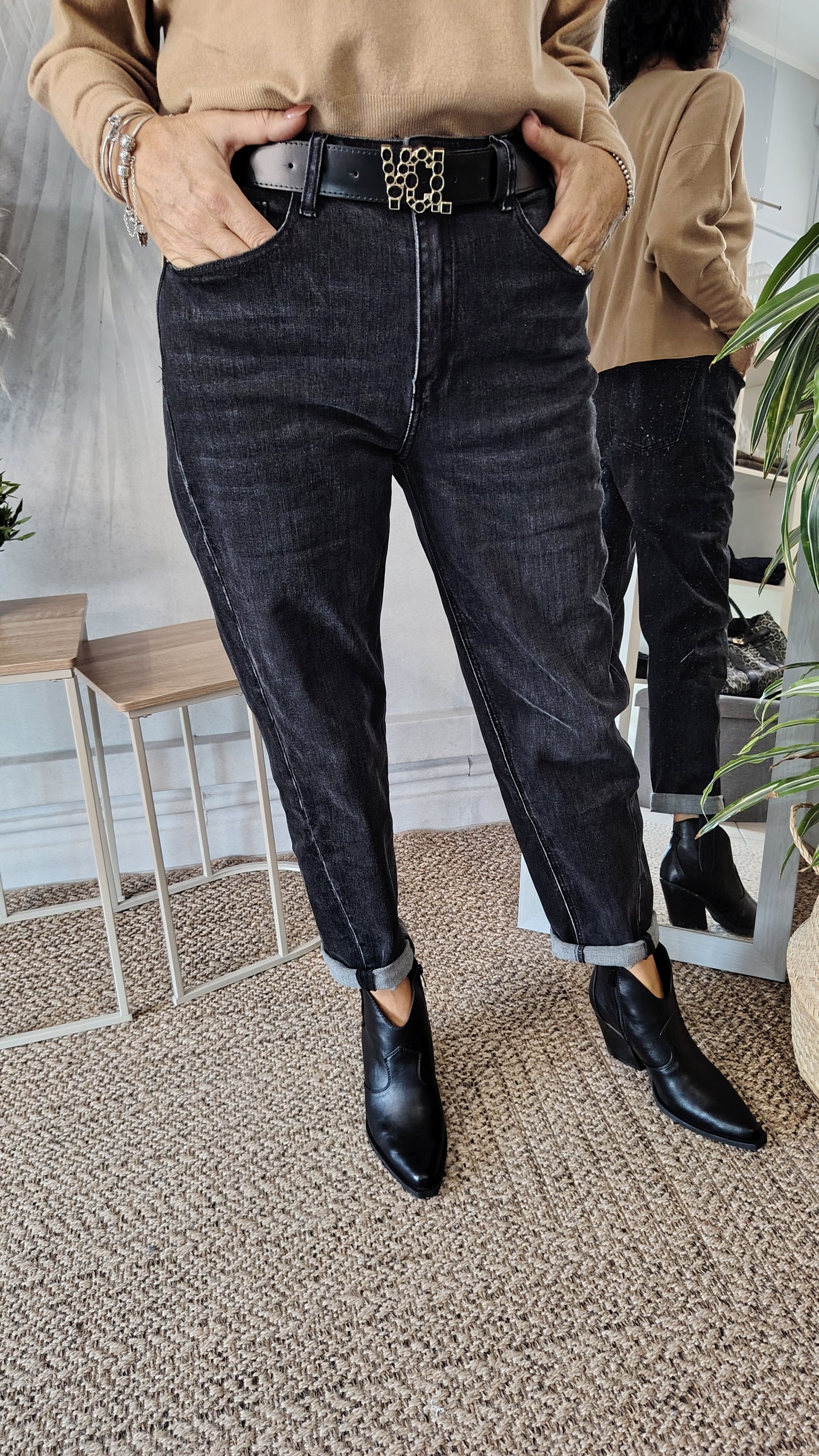 Jeans bielastico modello carrot