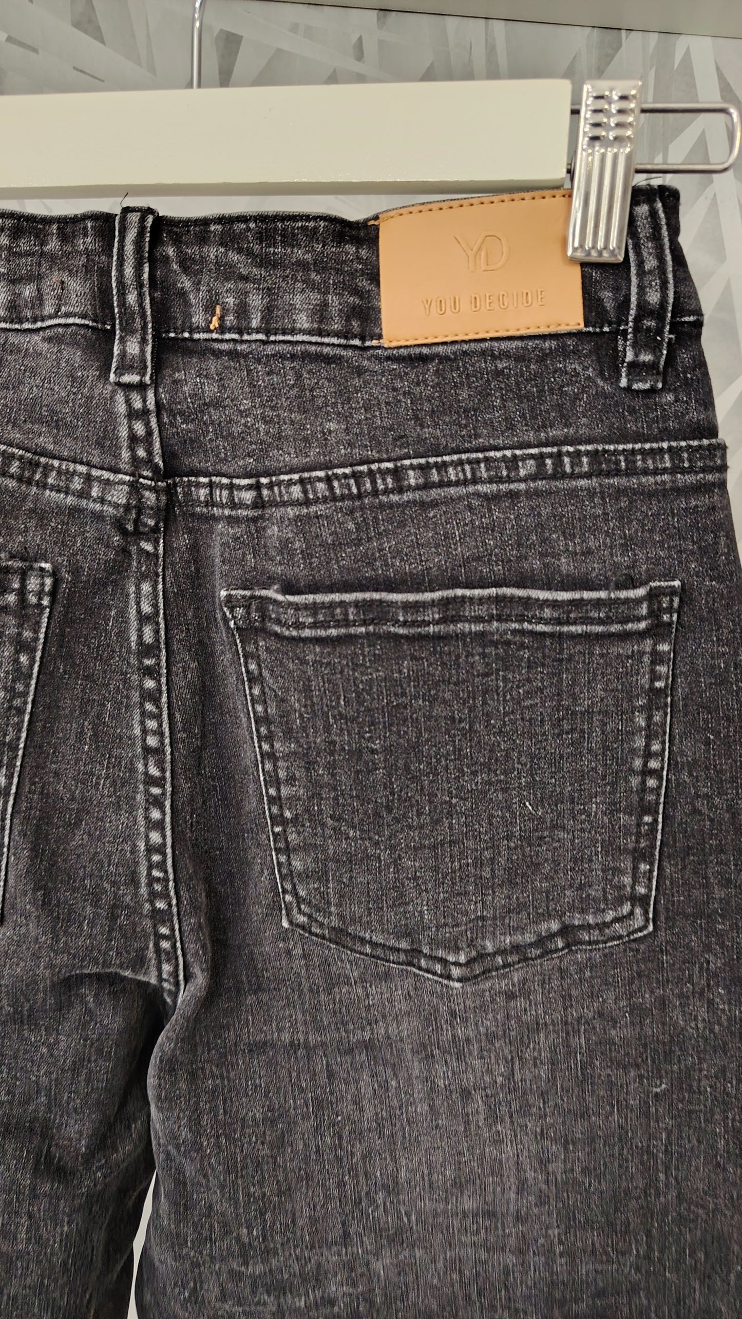 Jeans bielastico modello carrot